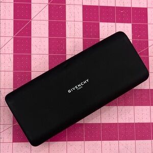 Givenchy Paris Designer Elegant Black White Eyewear Sunglasses Case Holder